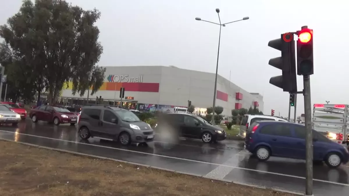 Aydın’da Alışveriş Çilesi: Yetersiz Otopark Trafiği Kilitledi